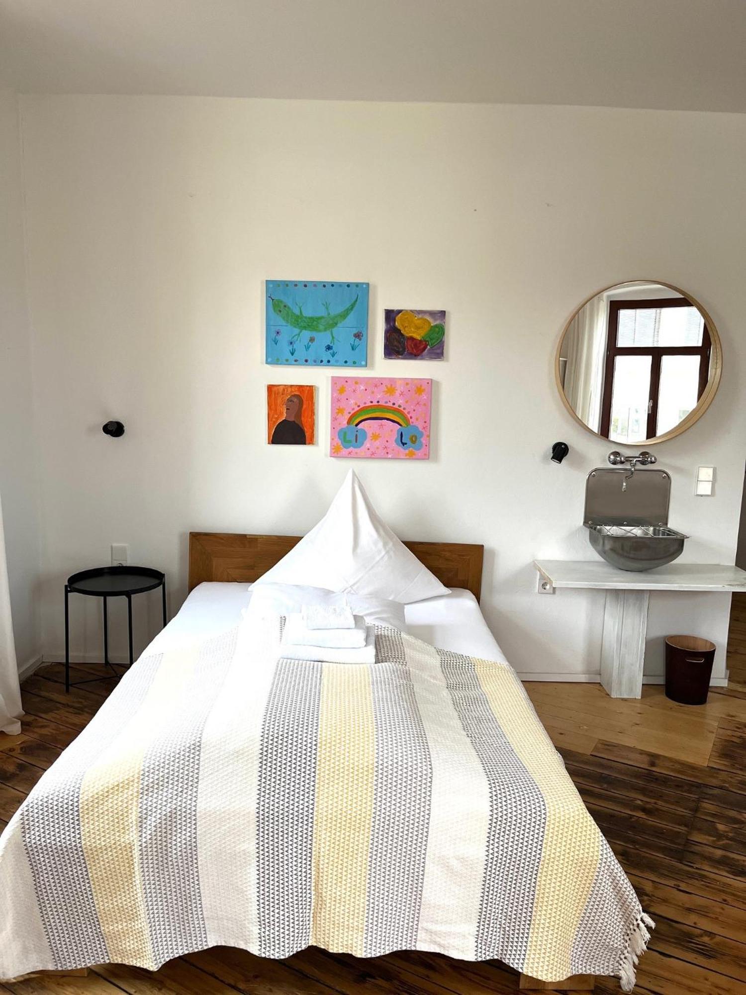 Kuenstlerzimmer Im Kulturhaus Haeselburg Гера Экстерьер фото