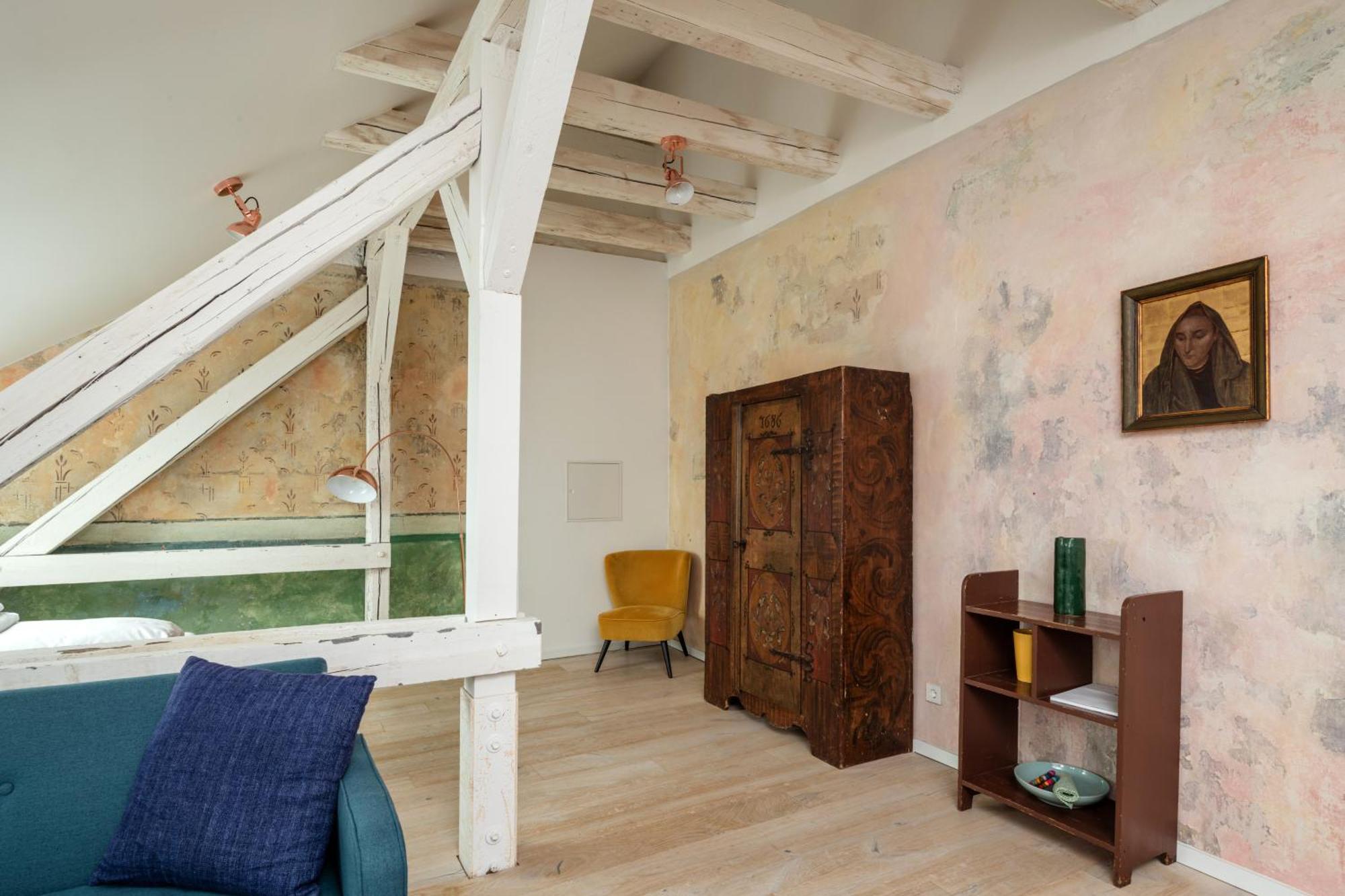 Kuenstlerzimmer Im Kulturhaus Haeselburg Гера Номер фото